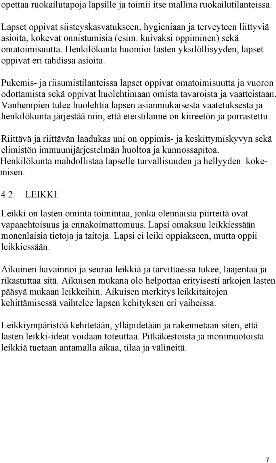 Pukemis- ja riisumistilanteissa lapset oppivat omatoimisuutta ja vuoron odottamista sekä oppivat huolehtimaan omista tavaroista ja vaatteistaan.