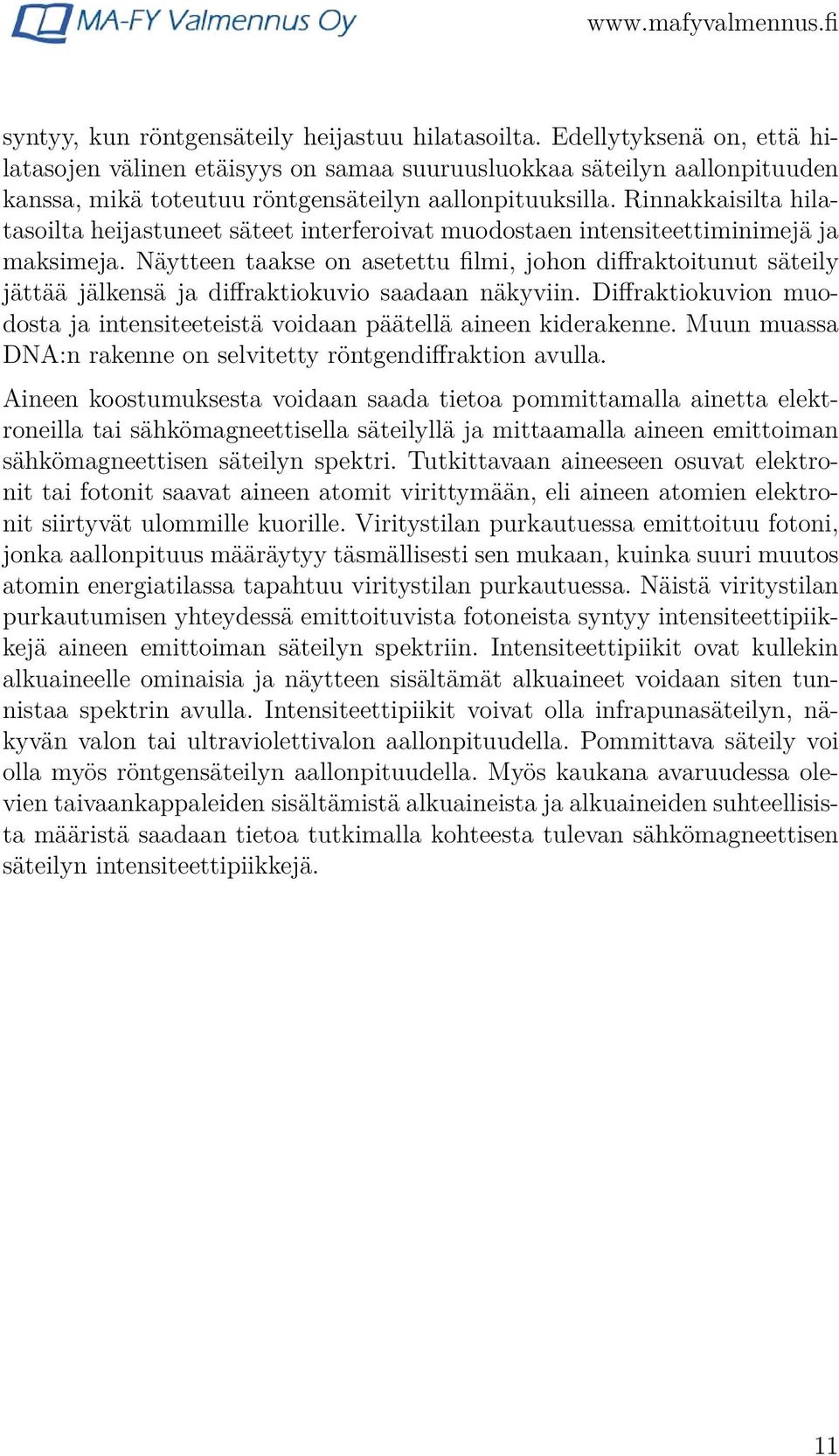 Rinnakkaisilta hilatasoilta heijastuneet säteet interferoivat muodostaen intensiteettiminimejä ja maksimeja.