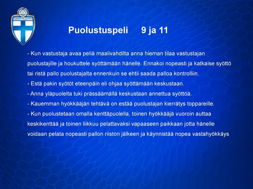 - Estä pakin syötöt eteenpäin eli ohjaa syöttämään keskustaan. - Anna yläpuolelta tuki prässäämällä keskustaan annettua syöttöä.