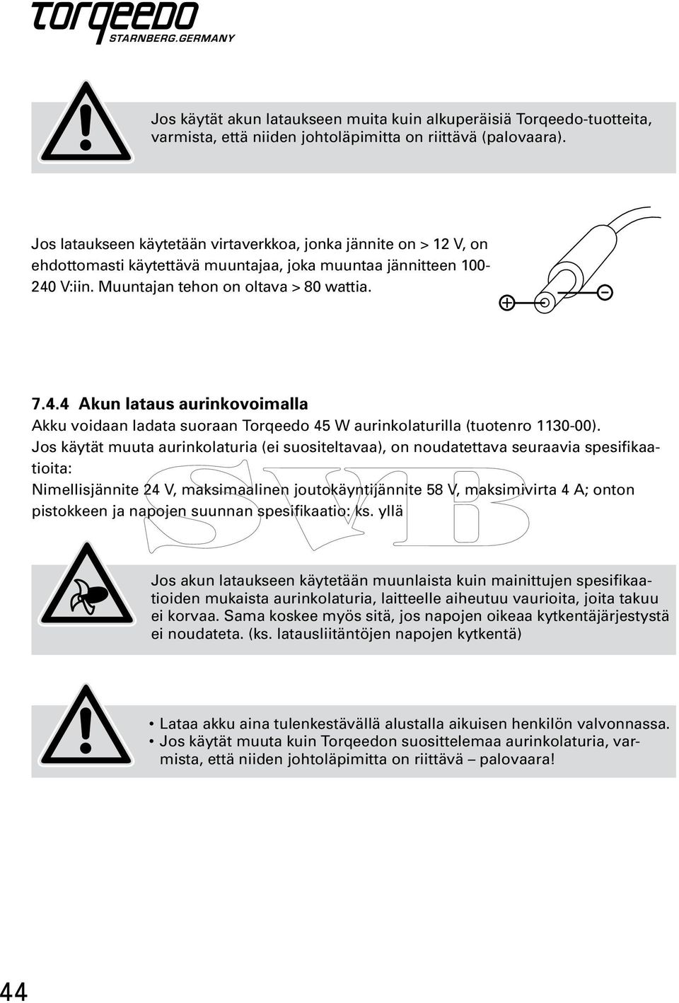 V:iin. Muuntajan tehon on oltava > 80 wattia. 7.4.4 Akun lataus aurinkovoimalla Akku voidaan ladata suoraan Torqeedo 45 W aurinkolaturilla (tuotenro 1130-00).