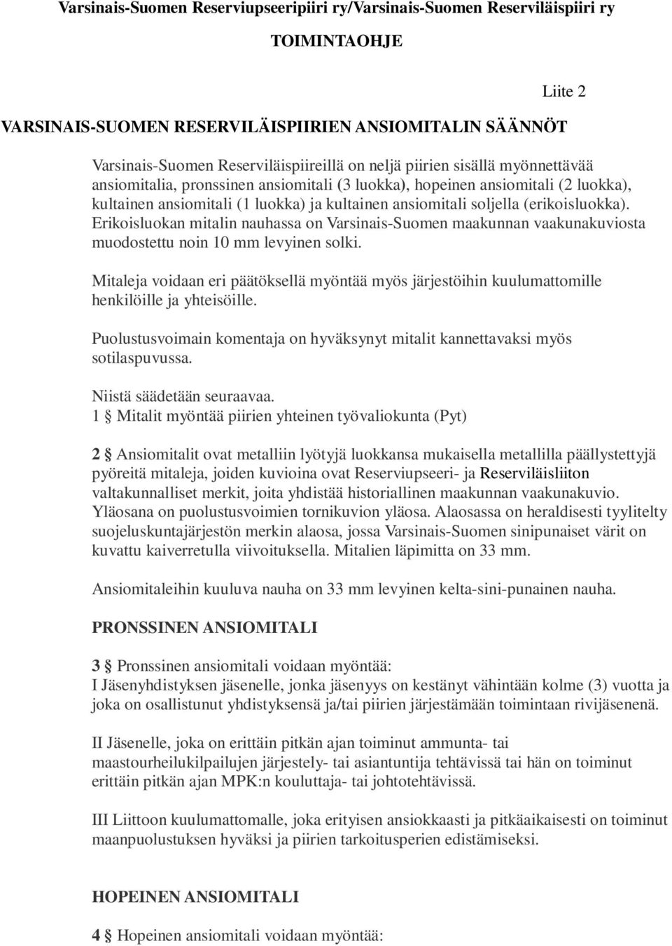 Erikoisluokan mitalin nauhassa on Varsinais-Suomen maakunnan vaakunakuviosta muodostettu noin 10 mm levyinen solki.