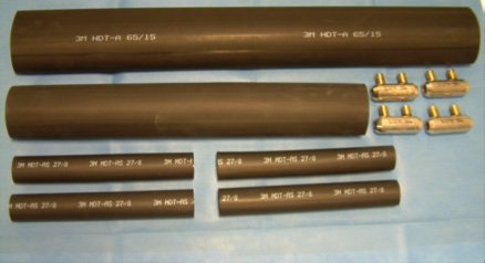 3M lämpökutistejatkot 1 kv Jatkot soveltuvat 3- tai 4- johdinkaapelille. Kutisteputket (vaihe-, väli- ja ulkoputket) ovat polyolefin muovia, jonka sisällä on 3M kuumaliimaa.