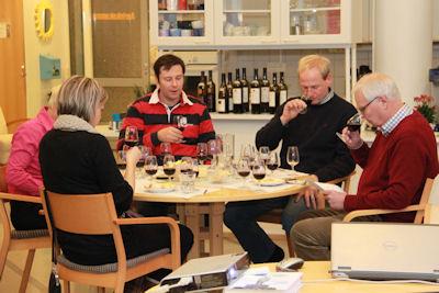 Tammikuun viinipruuvi 24.1.2014 Tervehdys arvoisat viinin ymmärtäjät Vuoden 2014 ensimmäinen pruuvi on takana ja kausi alkoikin erinomaisella osanotolla.