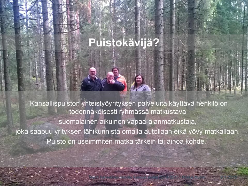 todennäköisesti ryhmässä matkustava suomalainen aikuinen