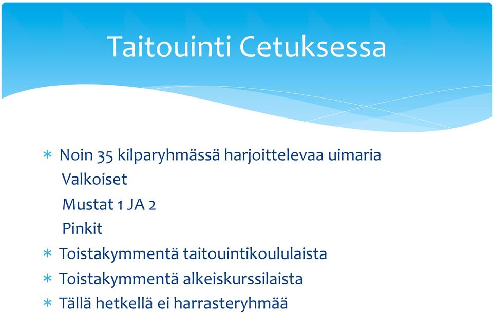 Pinkit Toistakymmentä taitouintikoululaista