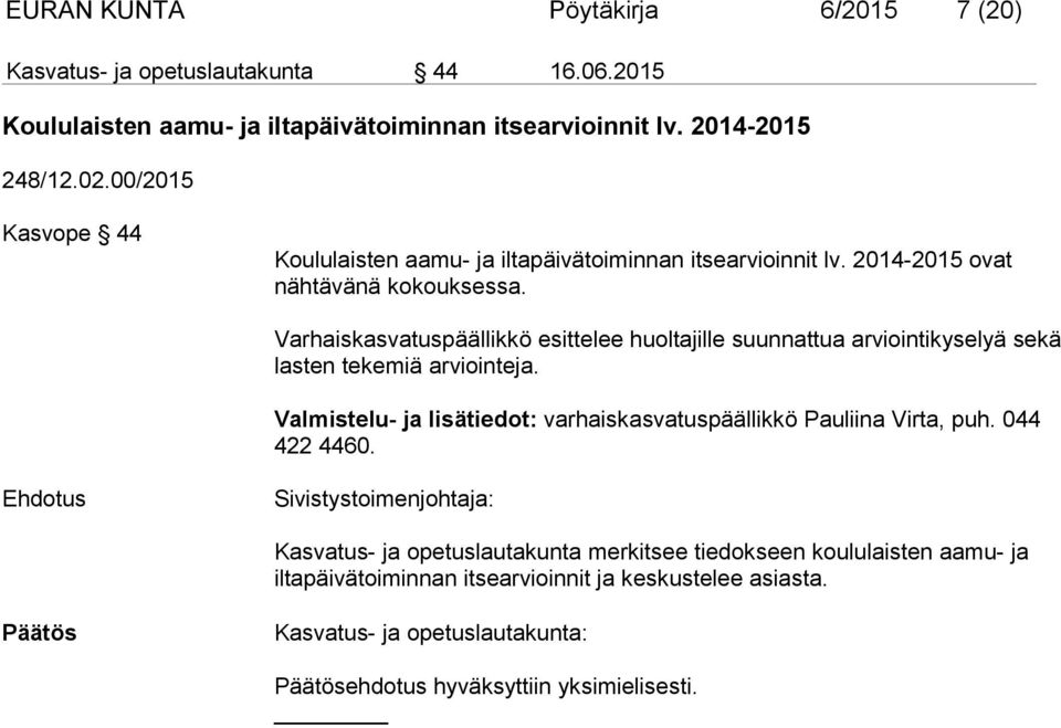 Varhaiskasvatuspäällikkö esittelee huoltajille suunnattua arviointikyselyä sekä lasten tekemiä arviointeja.