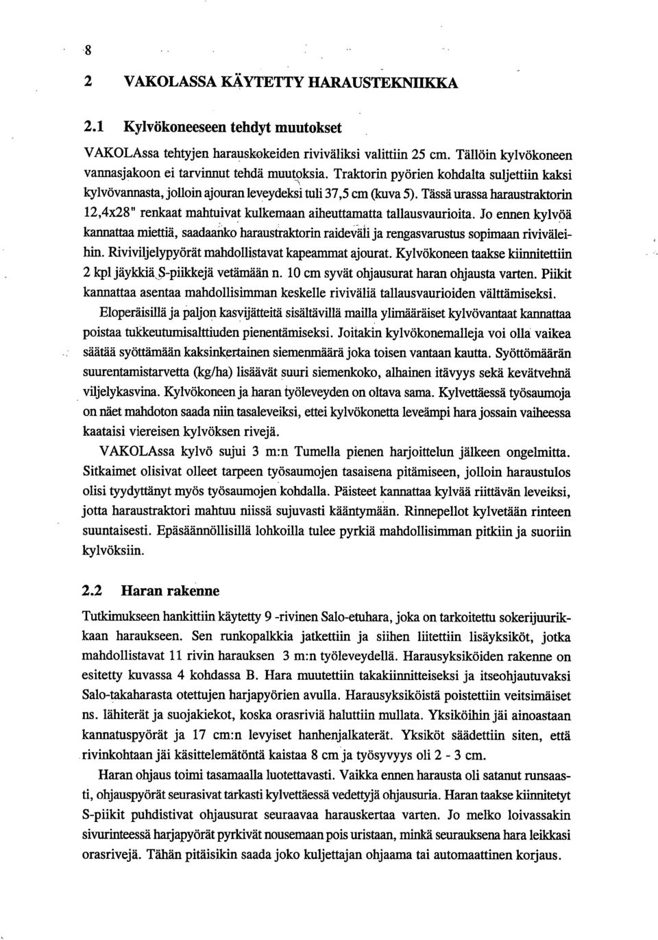 Tässä urassa haraustraktorin 12,4x28" renkaat mahtuivat kulkemaan aiheuttamatta tallausvaurioita.