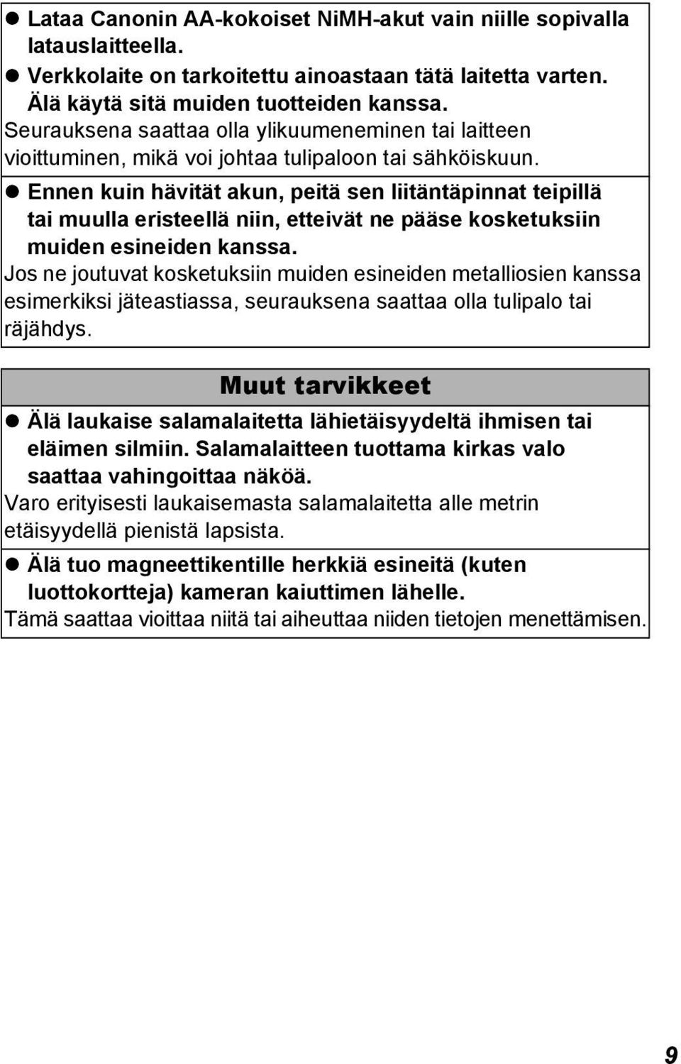 Ennen kuin hävität akun, peitä sen liitäntäpinnat teipillä tai muulla eristeellä niin, etteivät ne pääse kosketuksiin muiden esineiden kanssa.