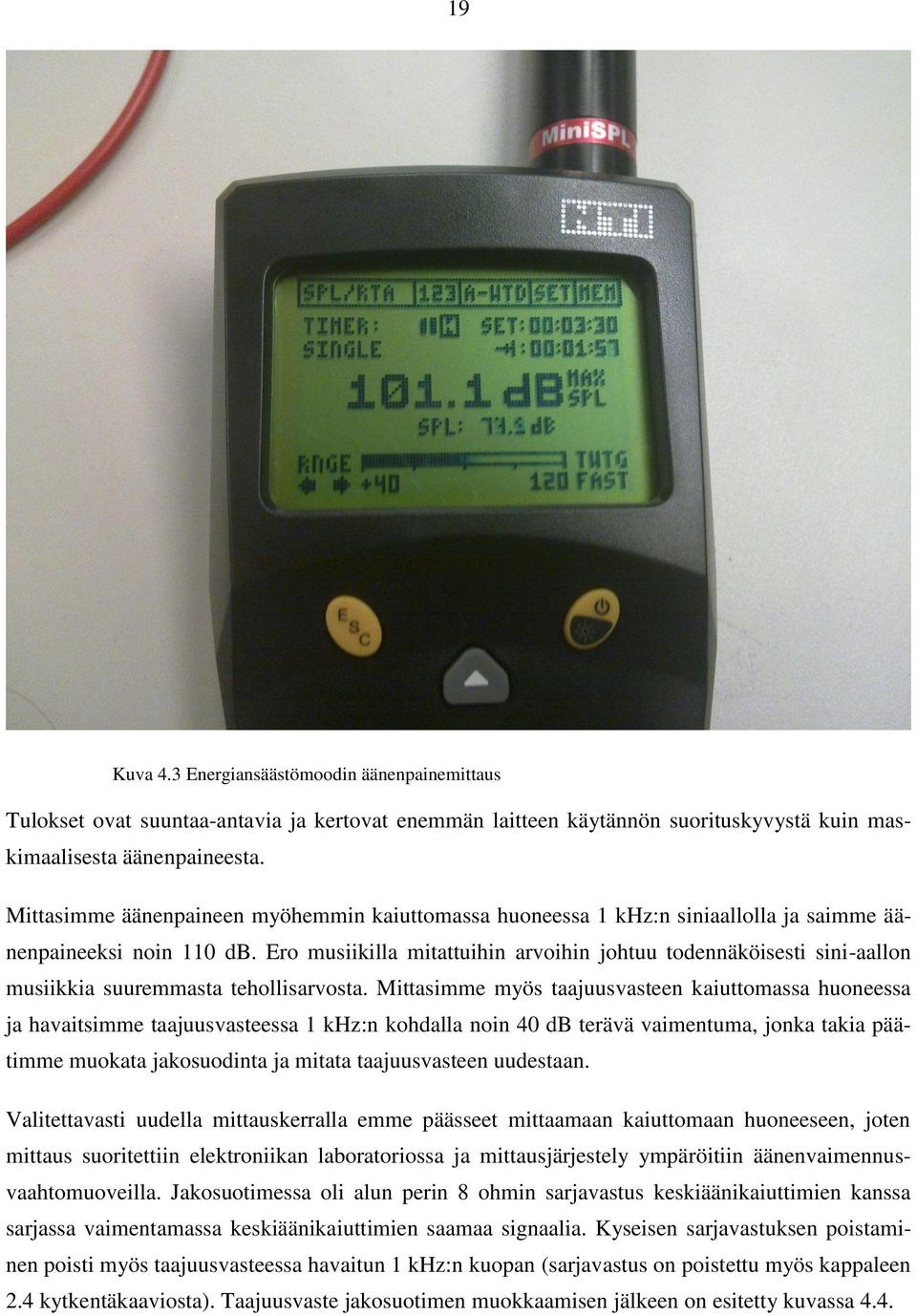 Ero musiikilla mitattuihin arvoihin johtuu todennäköisesti sini-aallon musiikkia suuremmasta tehollisarvosta.