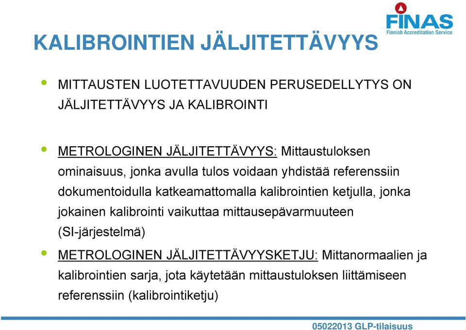 katkeamattomalla kalibrointien ketjulla, jonka jokainen kalibrointi vaikuttaa mittausepävarmuuteen (SI-järjestelmä)