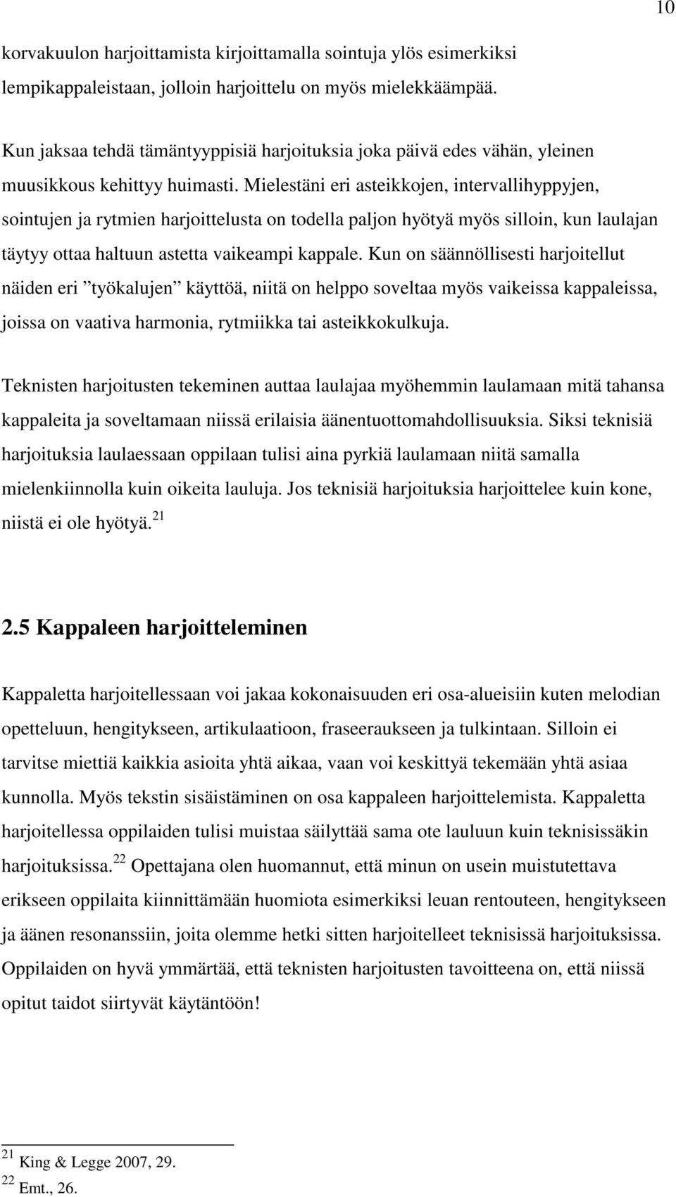 Mielestäni eri asteikkojen, intervallihyppyjen, sointujen ja rytmien harjoittelusta on todella paljon hyötyä myös silloin, kun laulajan täytyy ottaa haltuun astetta vaikeampi kappale.