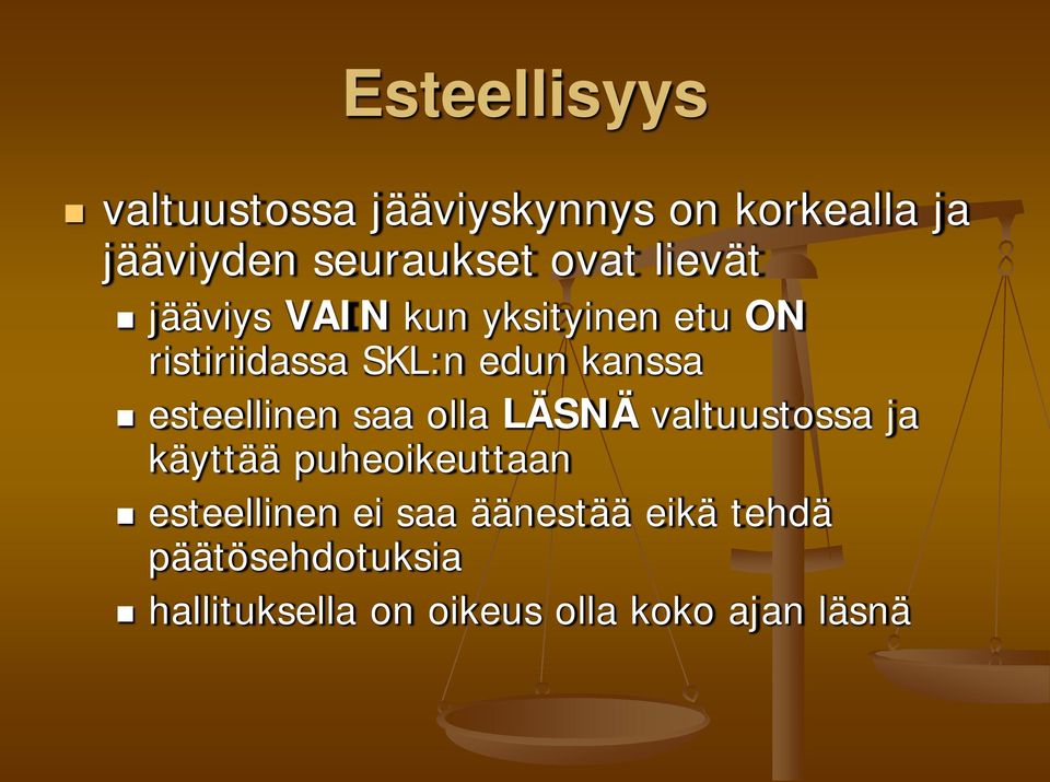 esteellinen saa olla LÄSNÄ valtuustossa ja käyttää puheoikeuttaan esteellinen ei