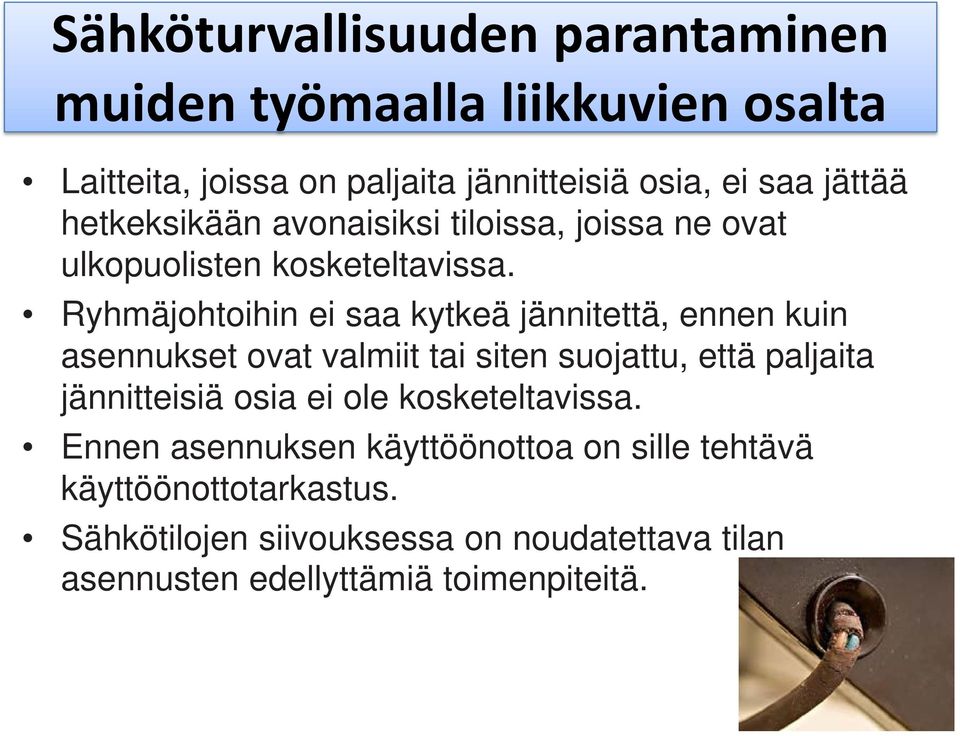 Ryhmäjohtoihin ei saa kytkeä jännitettä, ennen kuin asennukset ovat valmiit tai siten suojattu, että paljaita jännitteisiä osia ei