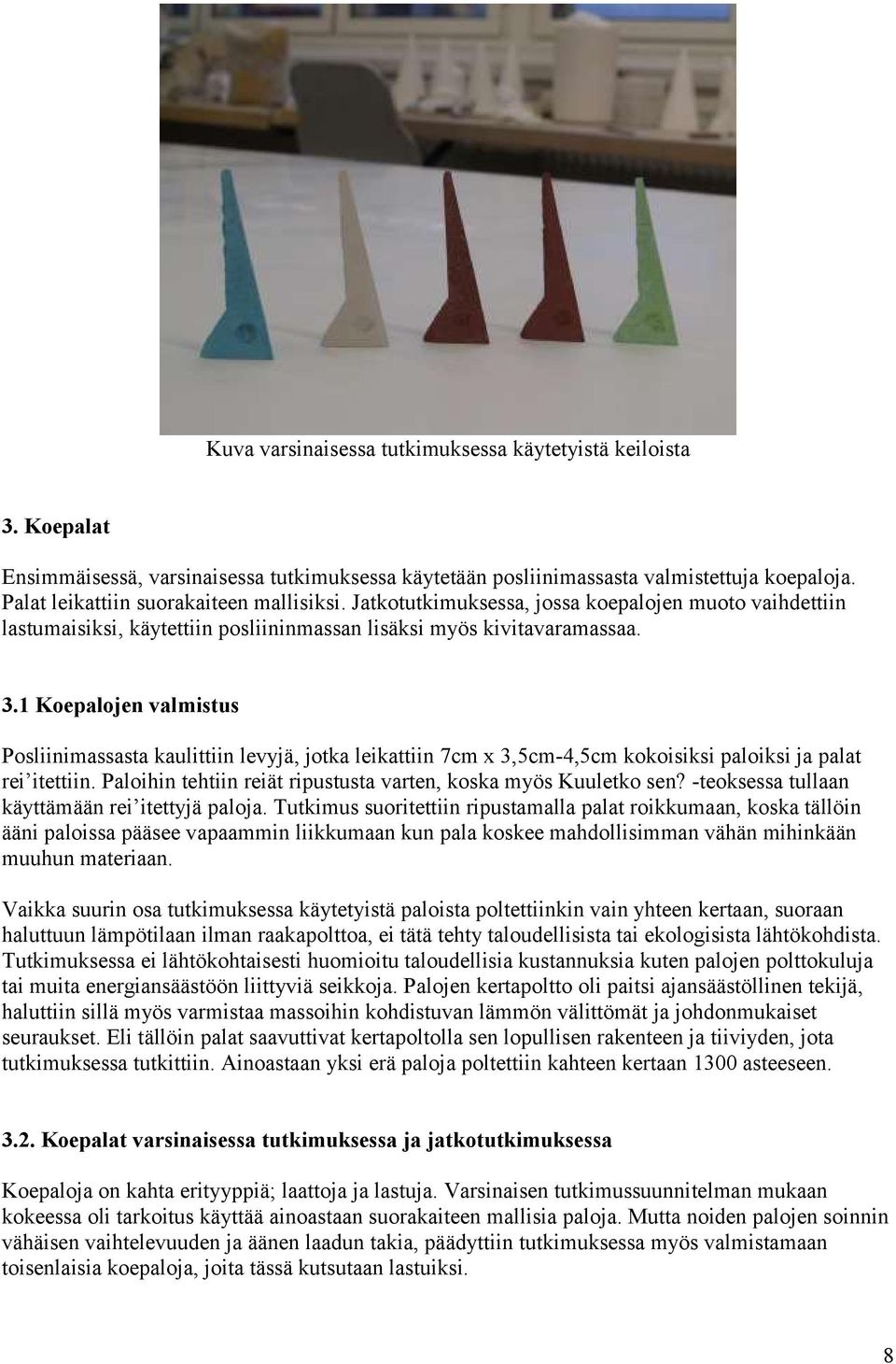 1 Koepalojen valmistus Posliinimassasta kaulittiin levyjä, jotka leikattiin 7cm x 3,5cm-4,5cm kokoisiksi paloiksi ja palat rei itettiin.