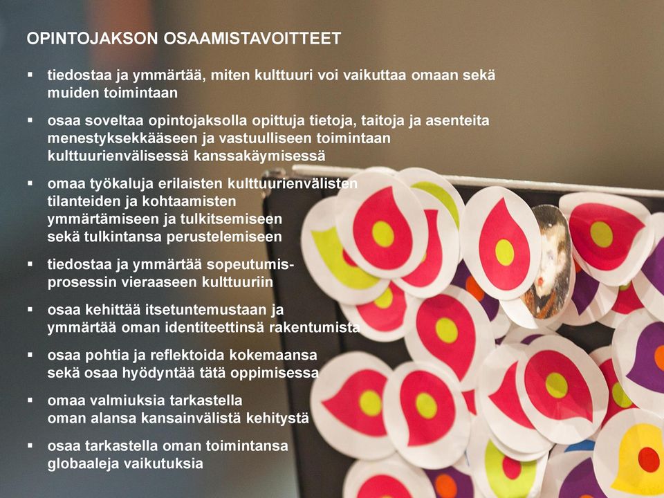 tulkitsemiseen sekä tulkintansa perustelemiseen tiedostaa ja ymmärtää sopeutumisprosessin vieraaseen kulttuuriin osaa kehittää itsetuntemustaan ja ymmärtää oman identiteettinsä