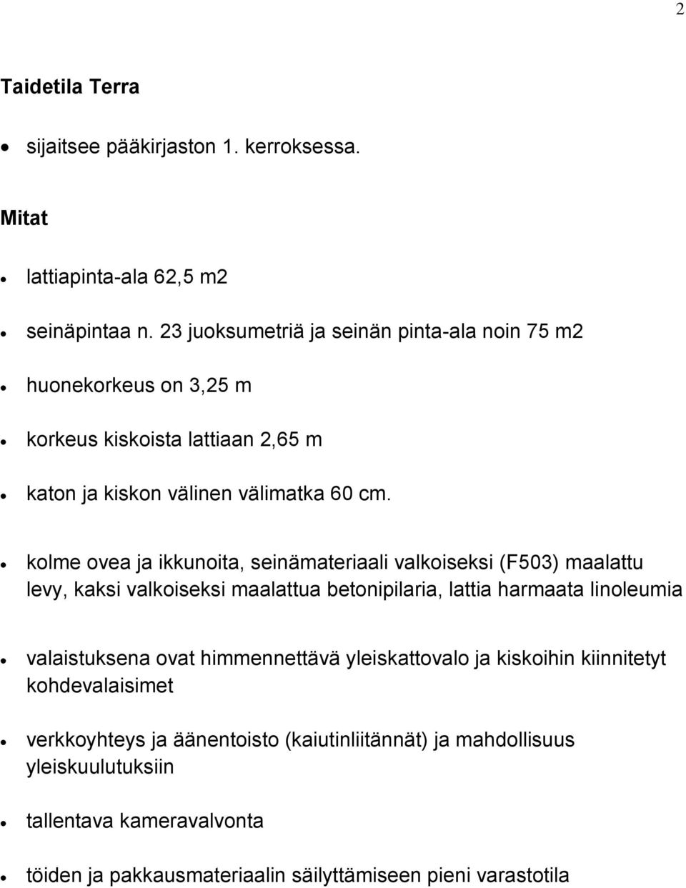 kolme ovea ja ikkunoita, seinämateriaali valkoiseksi (F503) maalattu levy, kaksi valkoiseksi maalattua betonipilaria, lattia harmaata linoleumia valaistuksena