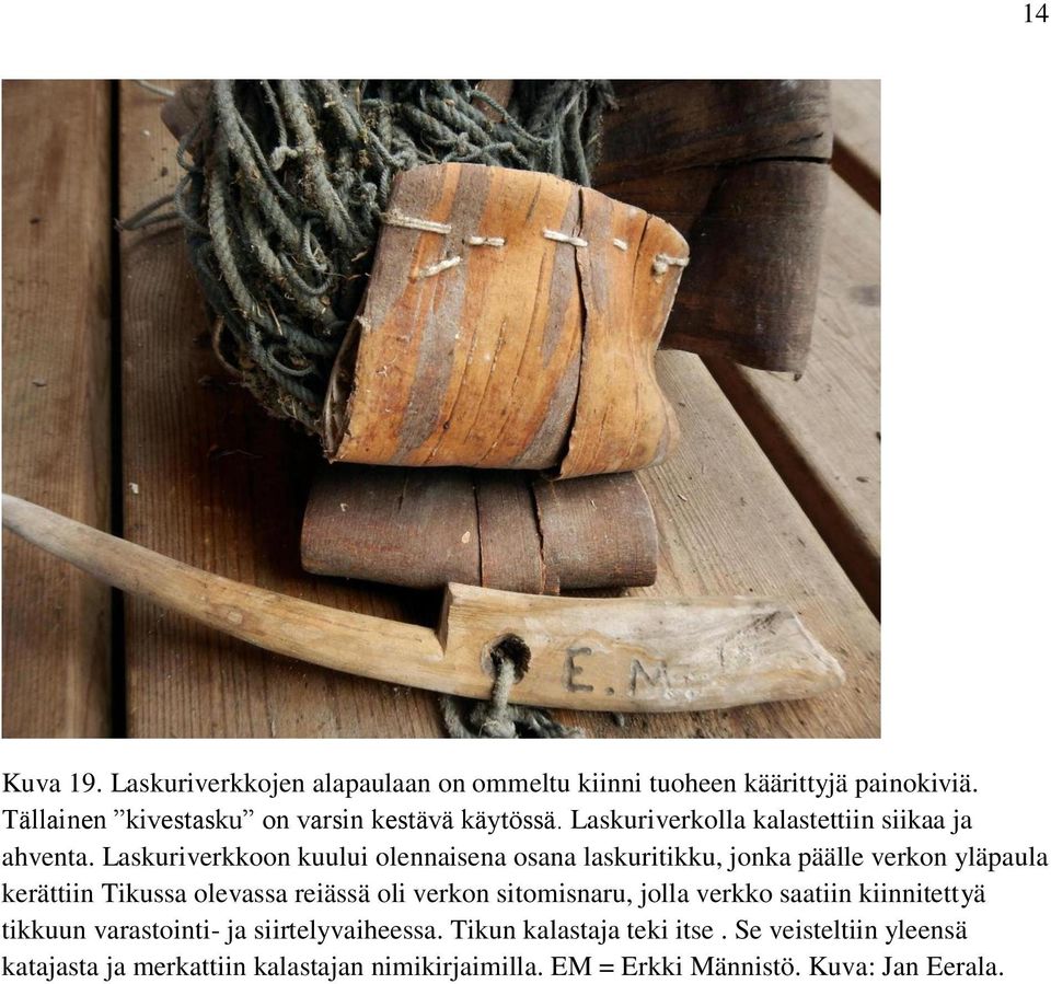 Laskuriverkkoon kuului olennaisena osana laskuritikku, jonka päälle verkon yläpaula kerättiin Tikussa olevassa reiässä oli verkon