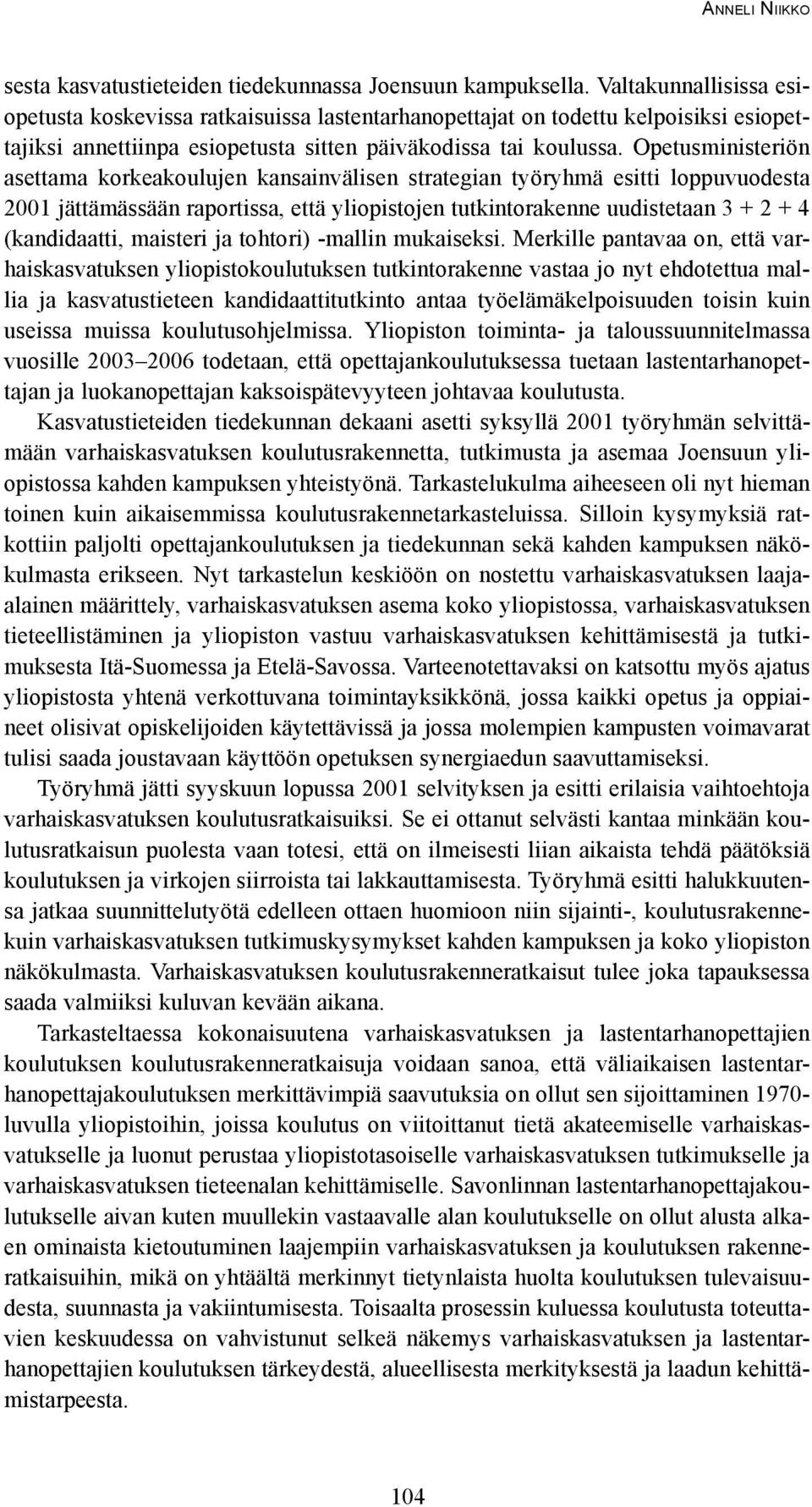 Opetusministeriön asettama korkeakoulujen kansainvälisen strategian työryhmä esitti loppuvuodesta 2001 jättämässään raportissa, että yliopistojen tutkintorakenne uudistetaan 3 + 2 + 4 (kandidaatti,