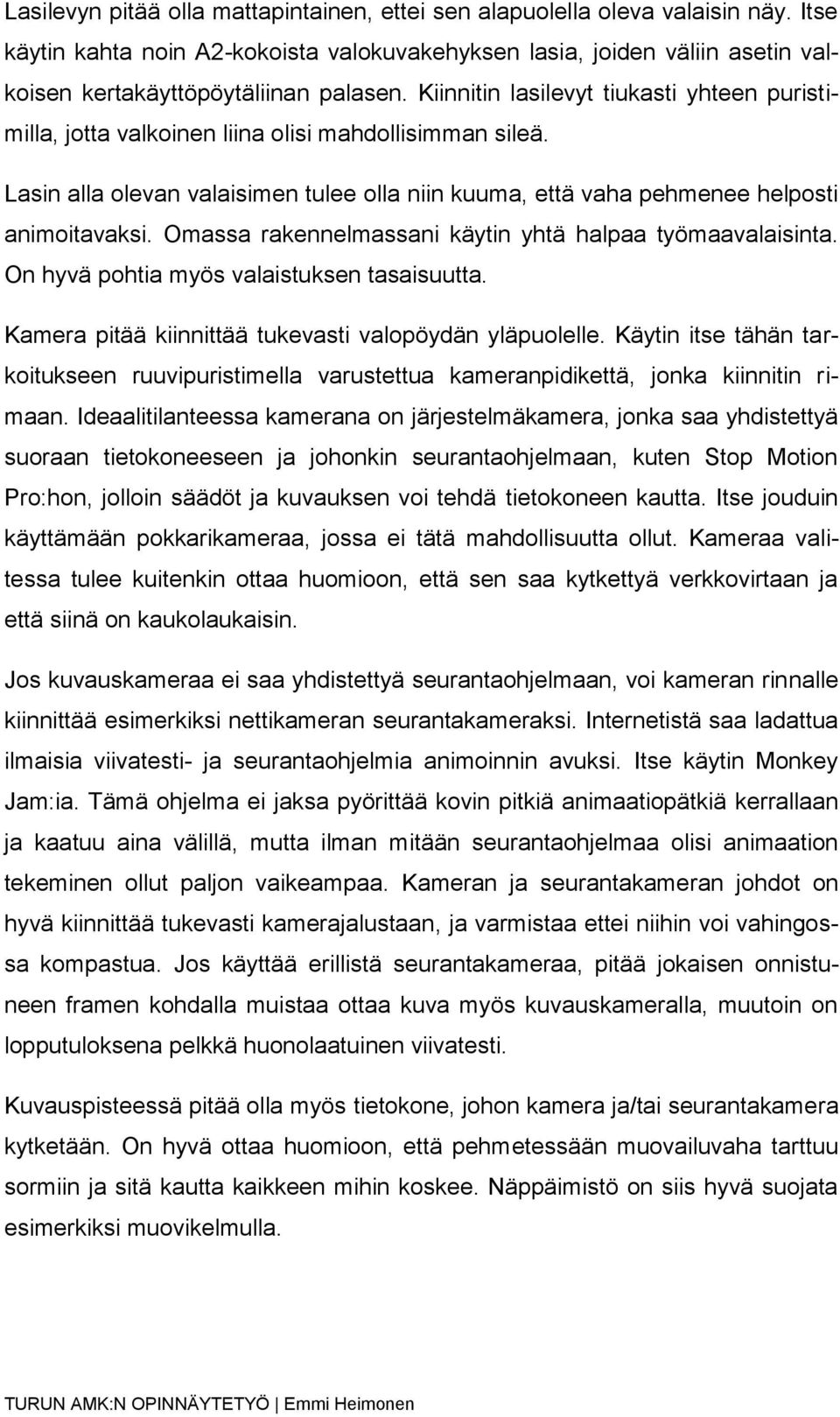 Omassa rakennelmassani käytin yhtä halpaa työmaavalaisinta. On hyvä pohtia myös valaistuksen tasaisuutta. Kamera pitää kiinnittää tukevasti valopöydän yläpuolelle.