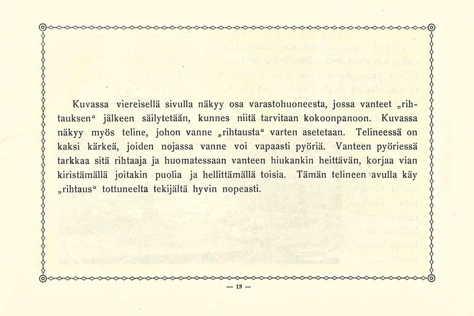 Telineessä on kaksi kärkeä, joiden nojassa vanne voi vapaasti pyöriä.