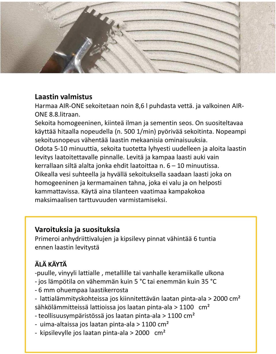 Levitä ja kampaa laasti auki vain kerrallaan siltä alalta jonka ehdit laatoittaa n. 6 10 minuutissa.