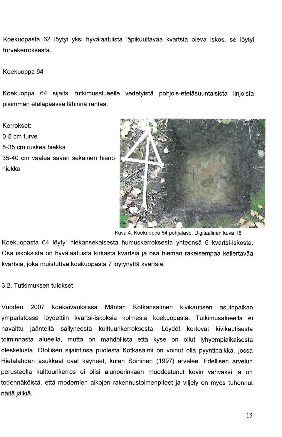 Kerrokset: 0-5 cm turve 5-35 cm ruskea hiekka 35-40 cm vaalea saven sekainen hieno hiekka Kuva 4. Koekuoppa 64 pohjataso. Digitaalinen kuva 15.