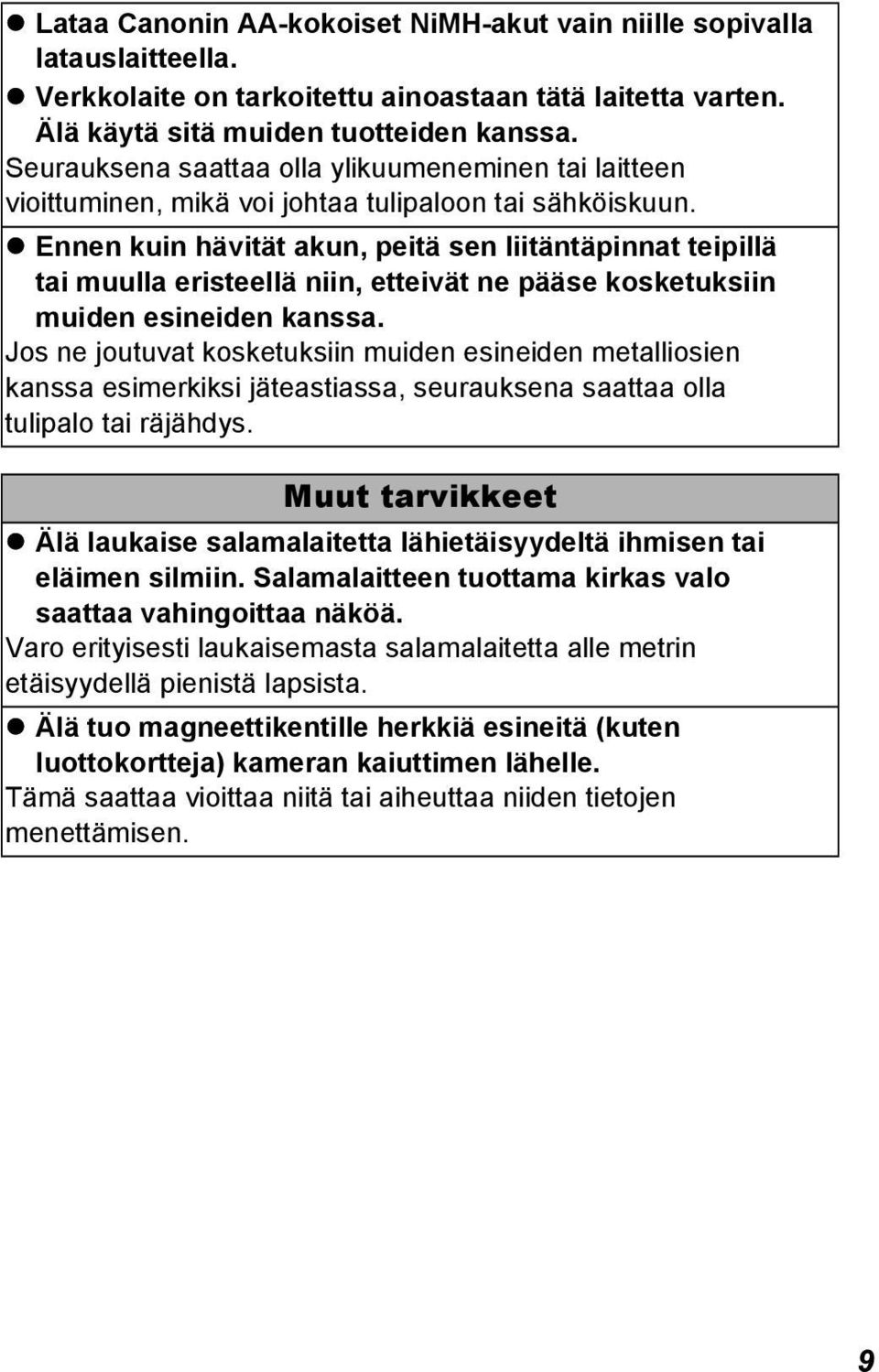 Ennen kuin hävität akun, peitä sen liitäntäpinnat teipillä tai muulla eristeellä niin, etteivät ne pääse kosketuksiin muiden esineiden kanssa.