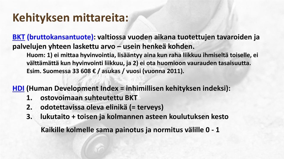 tasaisuutta. Esim. Suomessa 33 608 / asukas / vuosi (vuonna 2011). HDI (Human Development Index = inhimillisen kehityksen indeksi): 1.