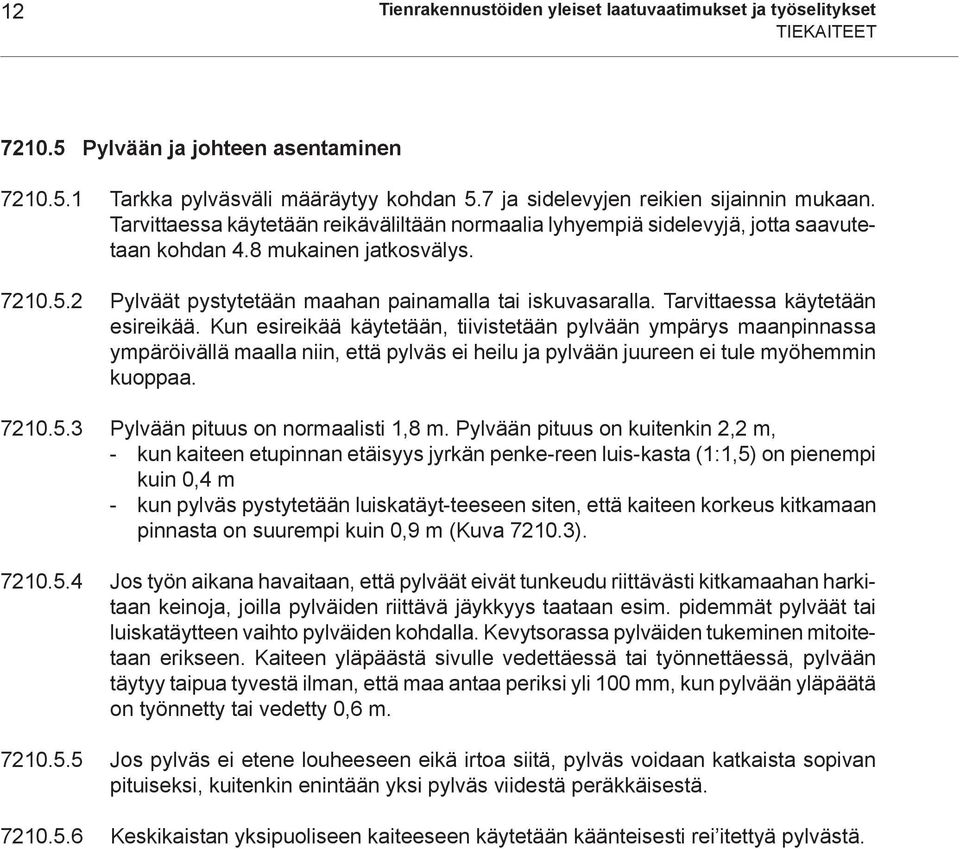 2 Pylväät pystytetään maahan painamalla tai iskuvasaralla. Tarvittaessa käytetään esireikää.