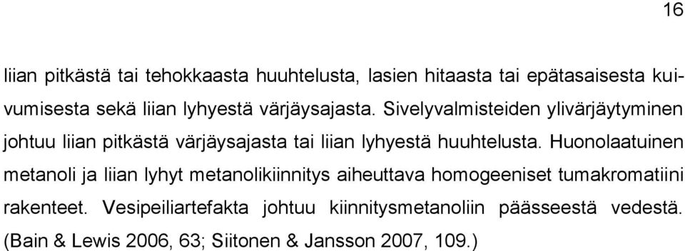 Sivelyvalmisteiden ylivärjäytyminen johtuu liian pitkästä värjäysajasta tai liian lyhyestä huuhtelusta.