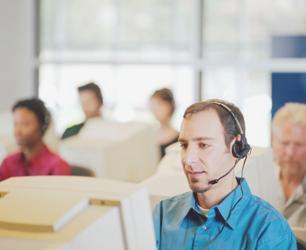 Mikäli asiakaspalvelija ei osaa vastata asiakkaan kysymykseen, hän voi yhdistää puhelun asiantuntijalle joko suoraan tai sisäiseen palvelujonoon.