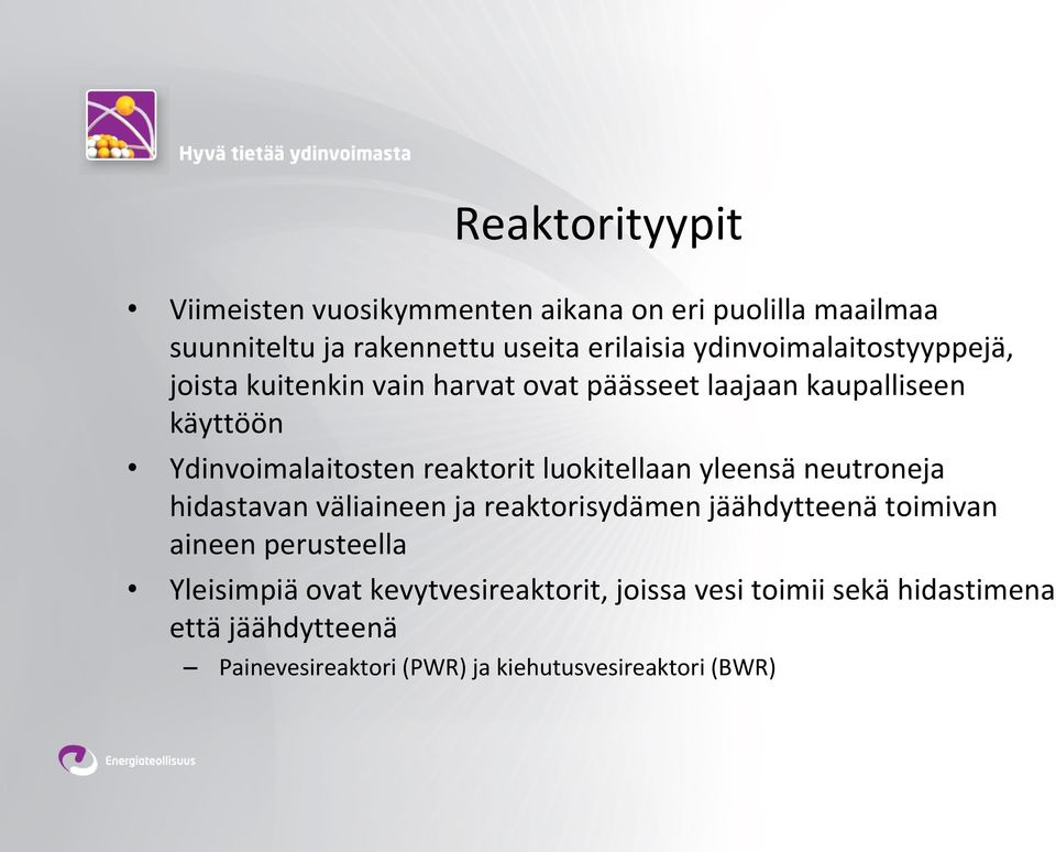 reaktorit luokitellaan yleensä neutroneja hidastavan väliaineen ja reaktorisydämen jäähdytteenä toimivan aineen perusteella