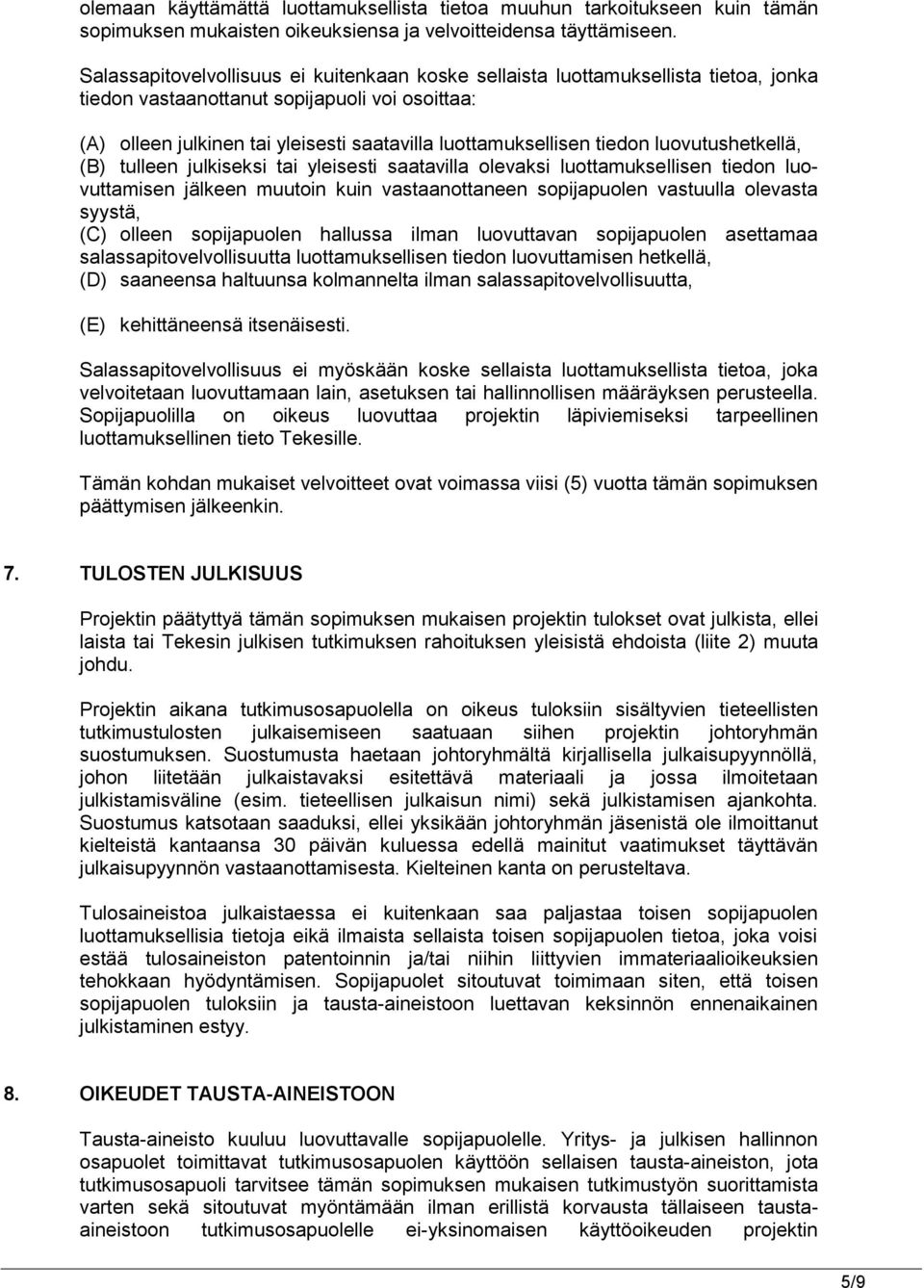 tiedon luovutushetkellä, (B) tulleen julkiseksi tai yleisesti saatavilla olevaksi luottamuksellisen tiedon luovuttamisen jälkeen muutoin kuin vastaanottaneen sopijapuolen vastuulla olevasta syystä,