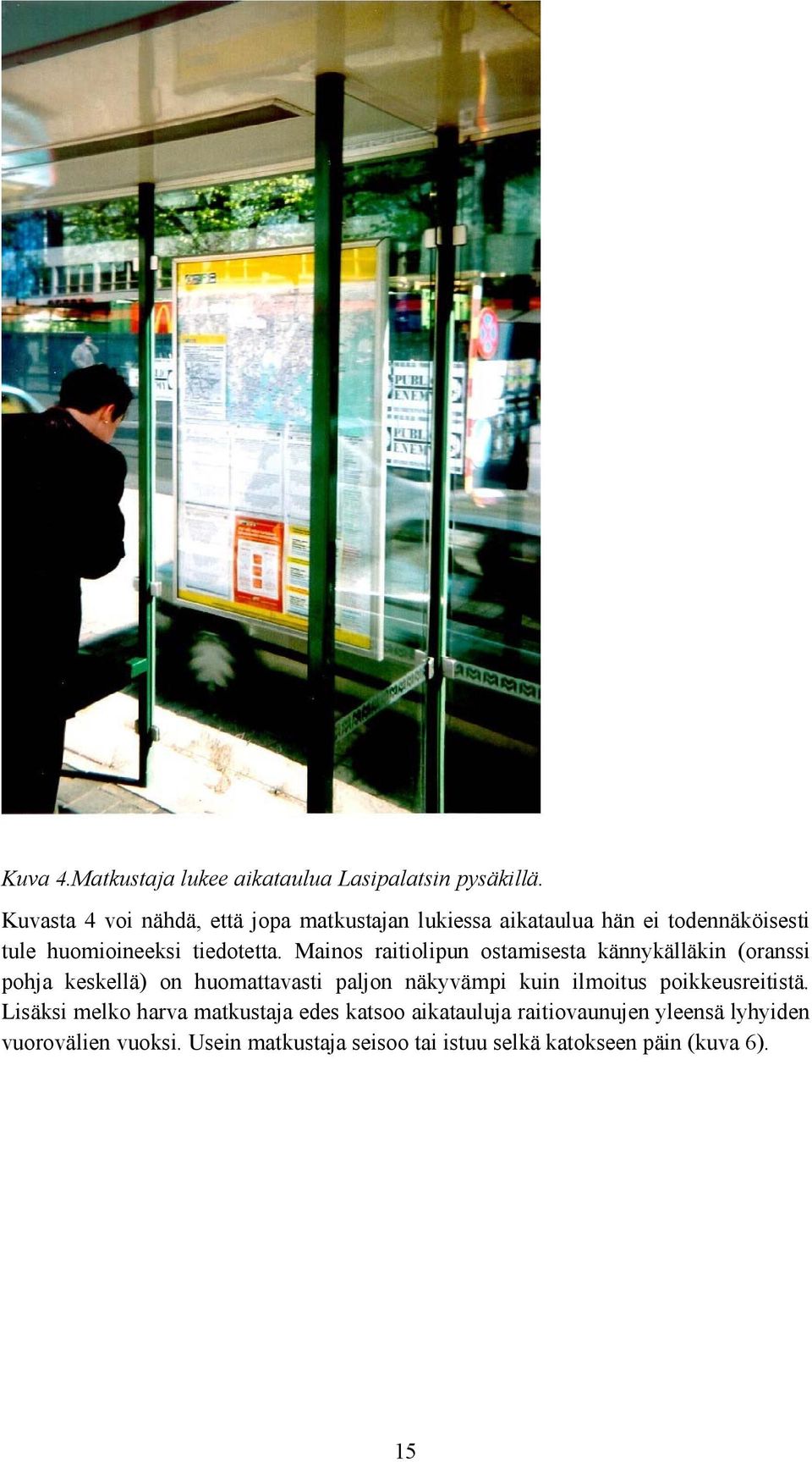 Mainos raitiolipun ostamisesta kännykälläkin (oranssi pohja keskellä) on huomattavasti paljon näkyvämpi kuin ilmoitus