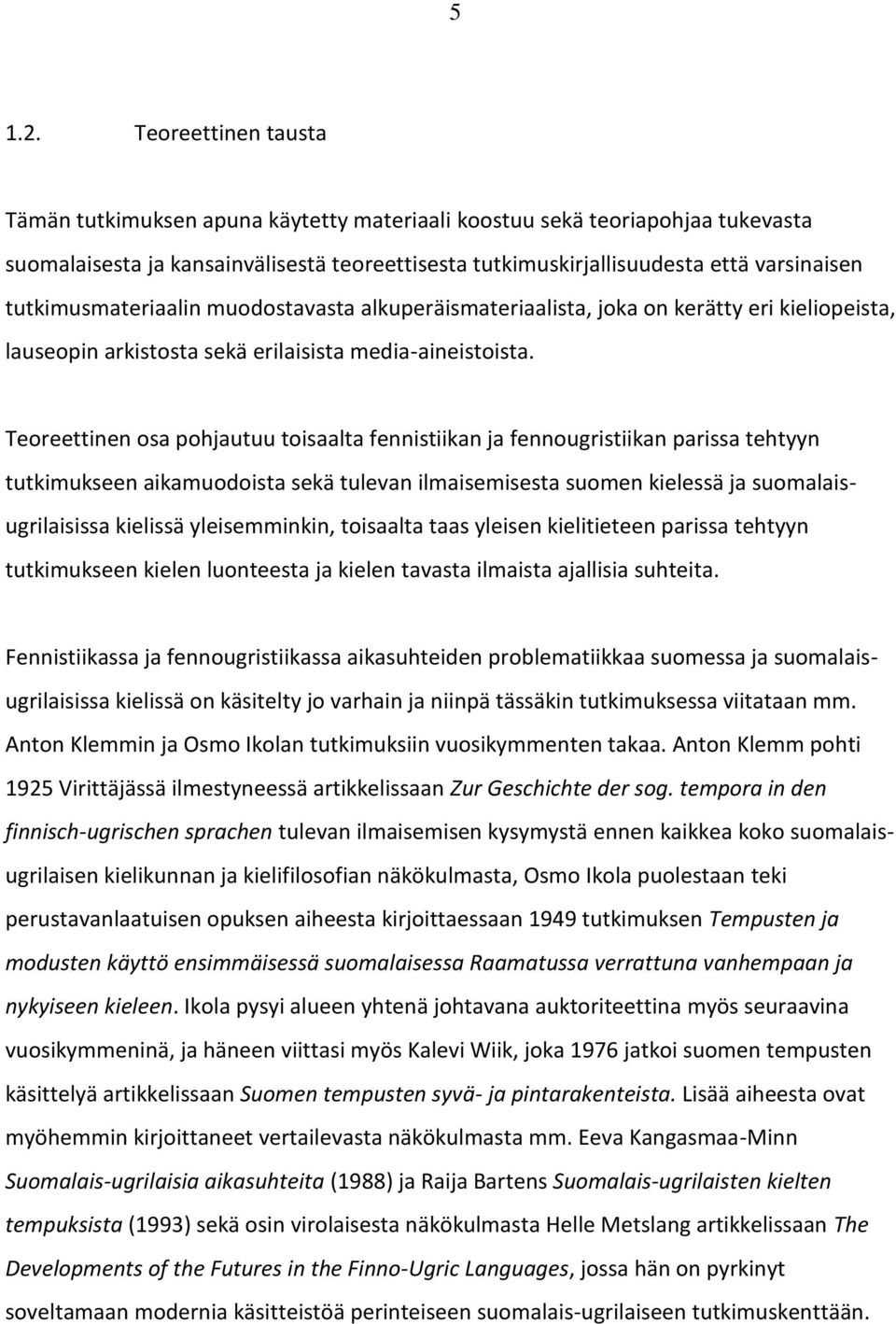 tutkimusmateriaalin muodostavasta alkuperäismateriaalista, joka on kerätty eri kieliopeista, lauseopin arkistosta sekä erilaisista media-aineistoista.