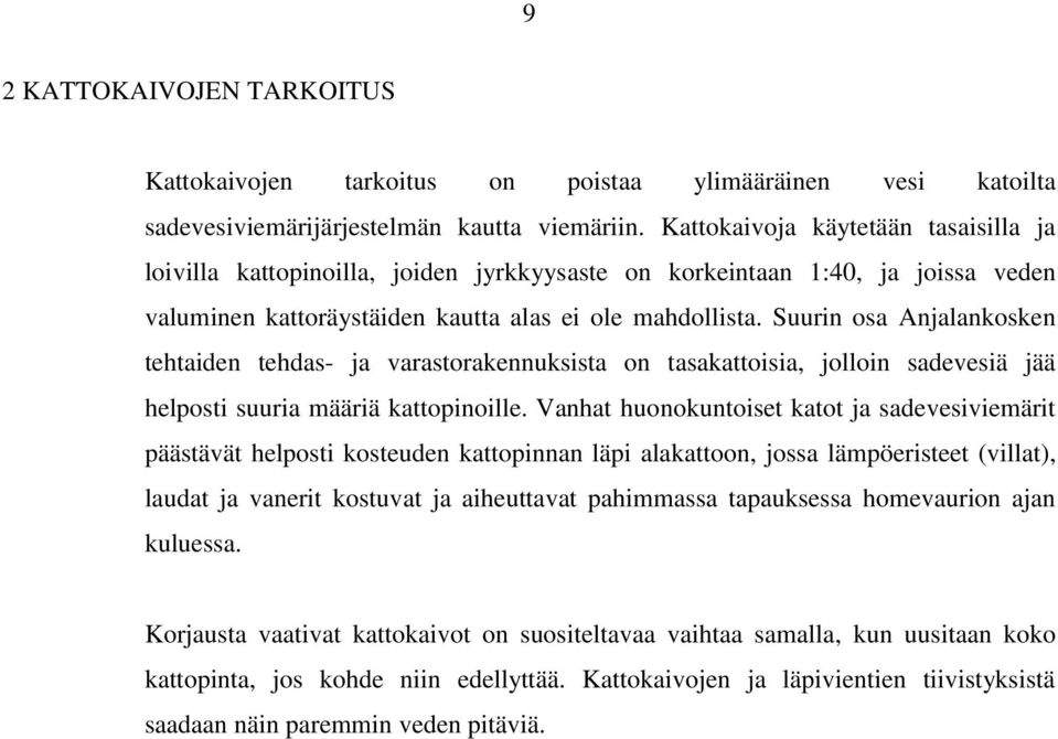 Suurin osa Anjalankosken tehtaiden tehdas- ja varastorakennuksista on tasakattoisia, jolloin sadevesiä jää helposti suuria määriä kattopinoille.