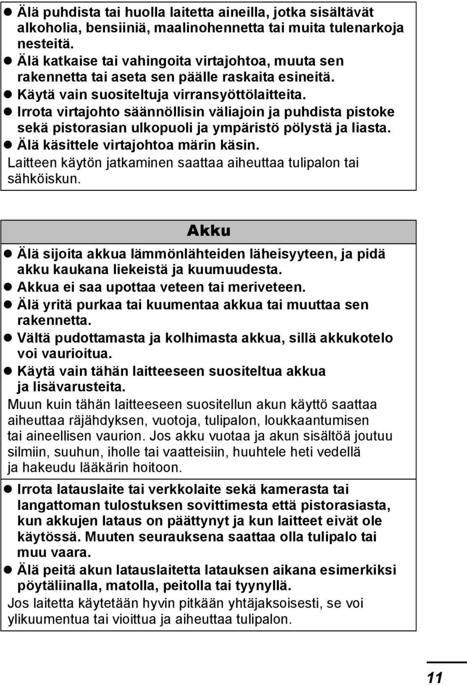 Irrota virtajohto säännöllisin väliajoin ja puhdista pistoke sekä pistorasian ulkopuoli ja ympäristö pölystä ja liasta. Älä käsittele virtajohtoa märin käsin.