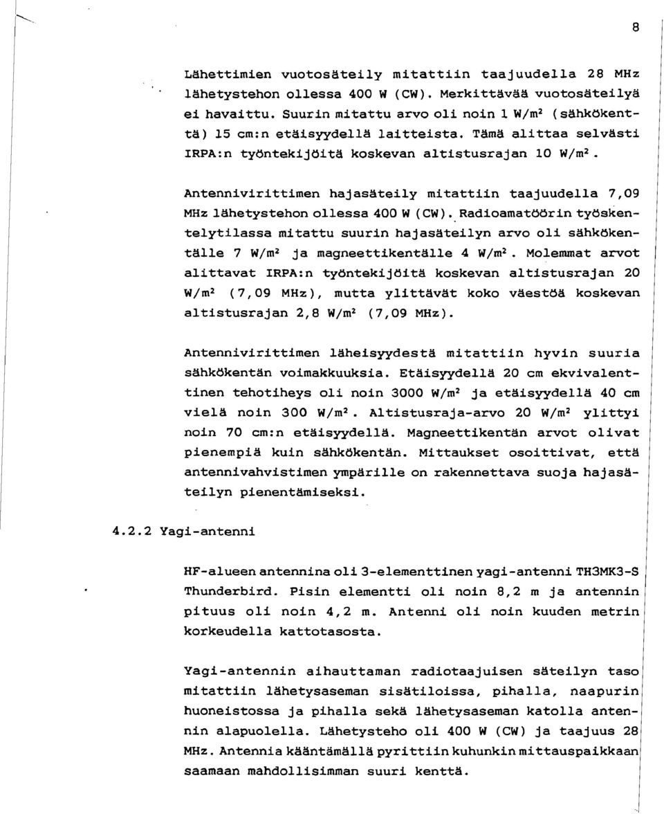 Tämä alittaa selvästi IRPA:n työntekijöitä koskevan altistusrajan 10 W/m 2 Antennivirittimen hajasäteily mitattiin taajuudella 7,09 MHz lähetystehon ollessa 400 W (CW).