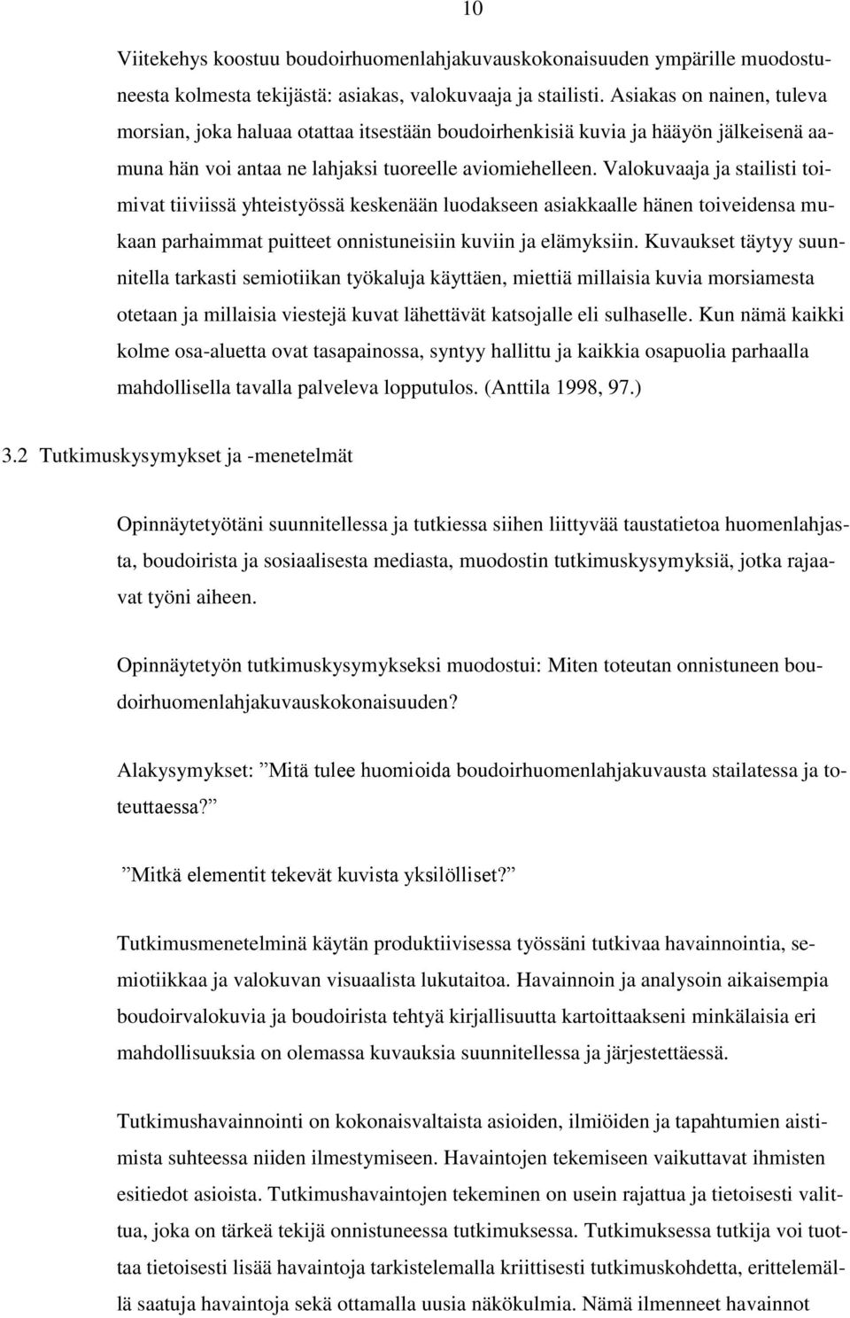 Valokuvaaja ja stailisti toimivat tiiviissä yhteistyössä keskenään luodakseen asiakkaalle hänen toiveidensa mukaan parhaimmat puitteet onnistuneisiin kuviin ja elämyksiin.