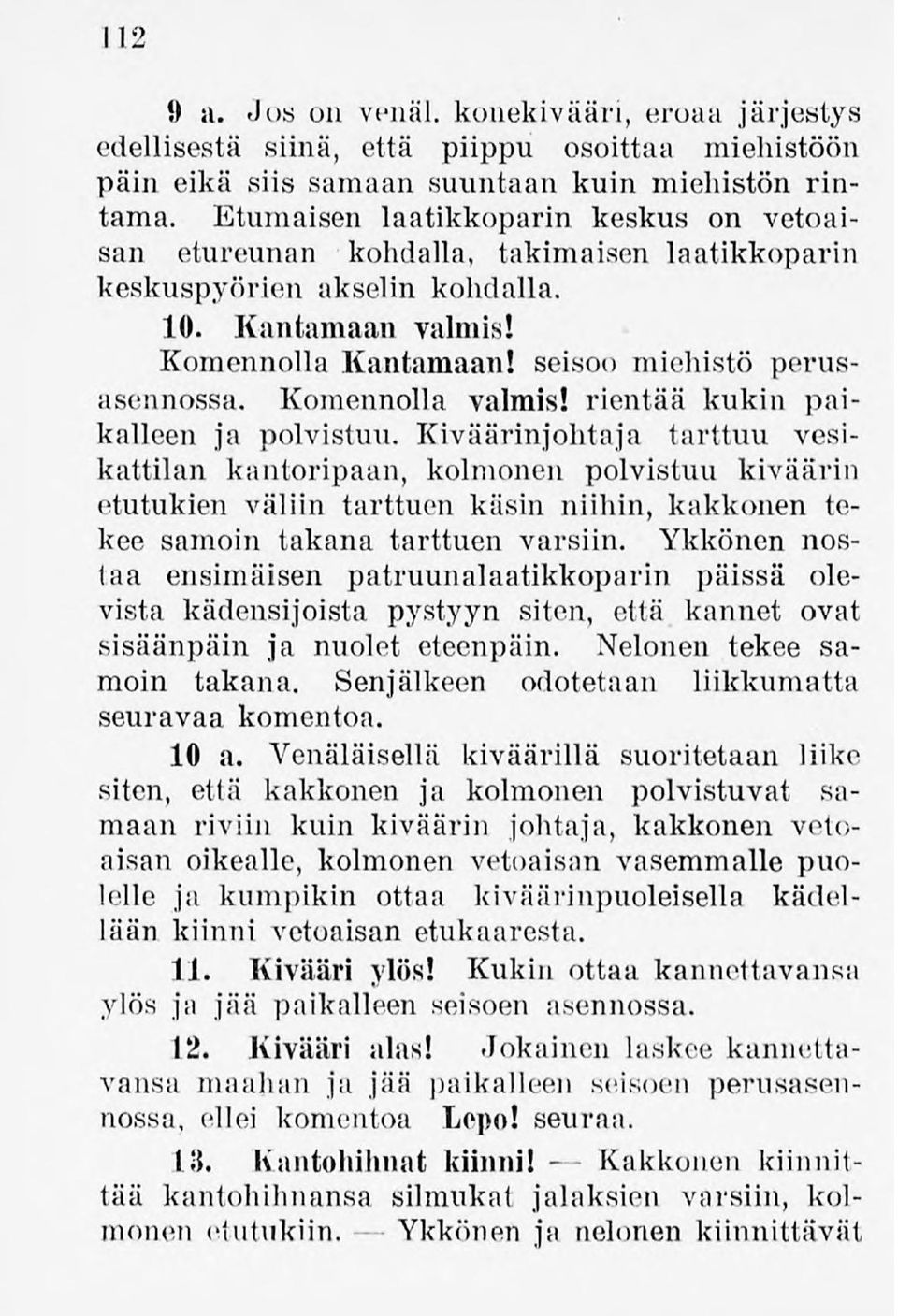 Komennolla valmis! rientää kukin paikalleen ja polvistuu.