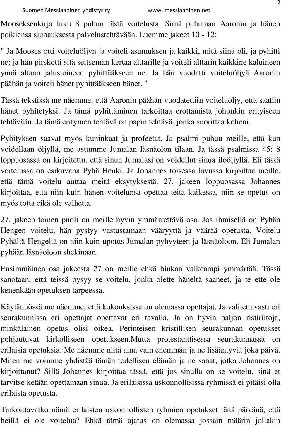 kaluineen ynnä altaan jalustoineen pyhittääkseen ne. Ja hän vuodatti voiteluöljyä Aaronin päähän ja voiteli hänet pyhittääkseen hänet.