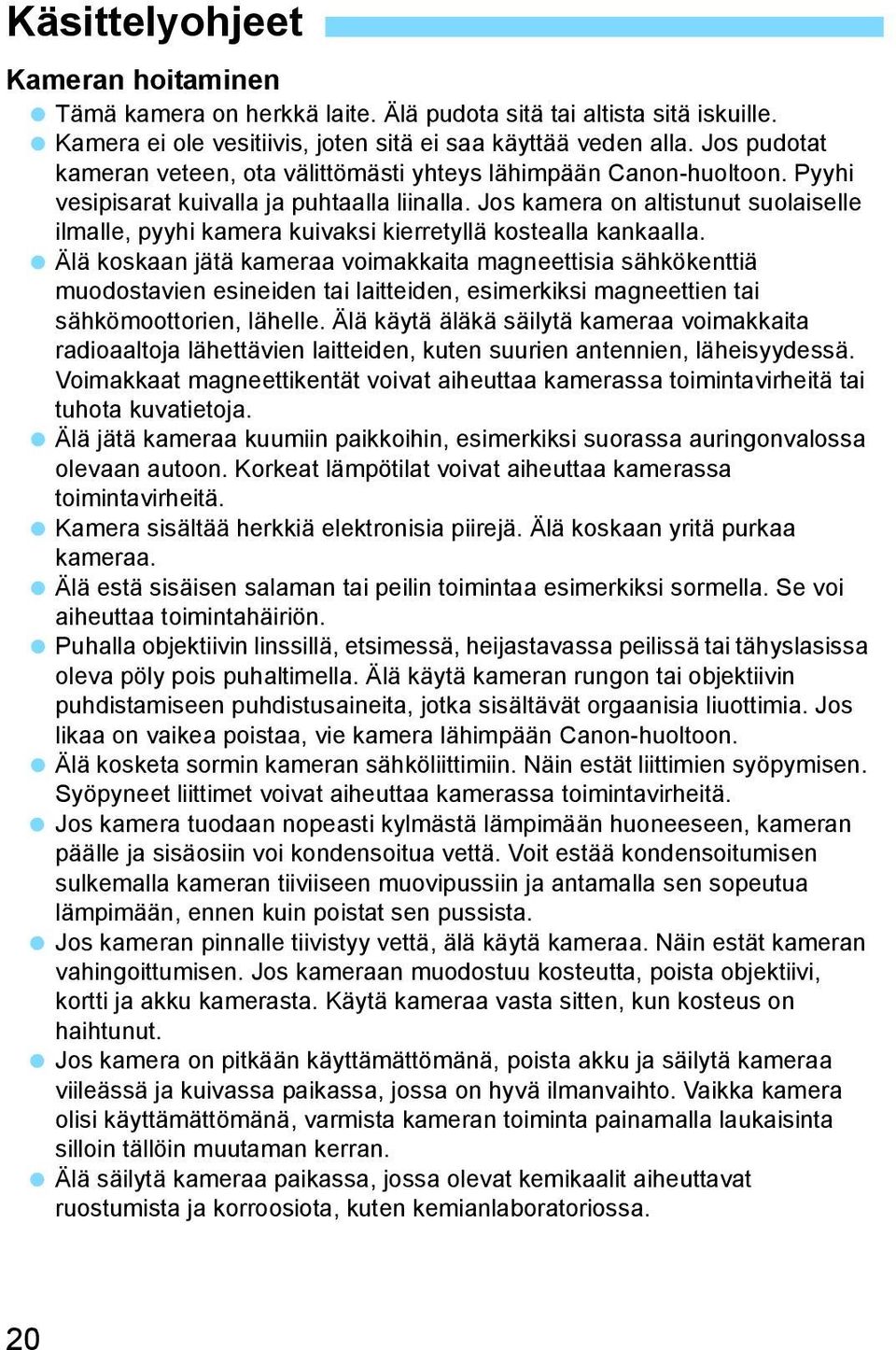 Jos kamera on altistunut suolaiselle ilmalle, pyyhi kamera kuivaksi kierretyllä kostealla kankaalla.