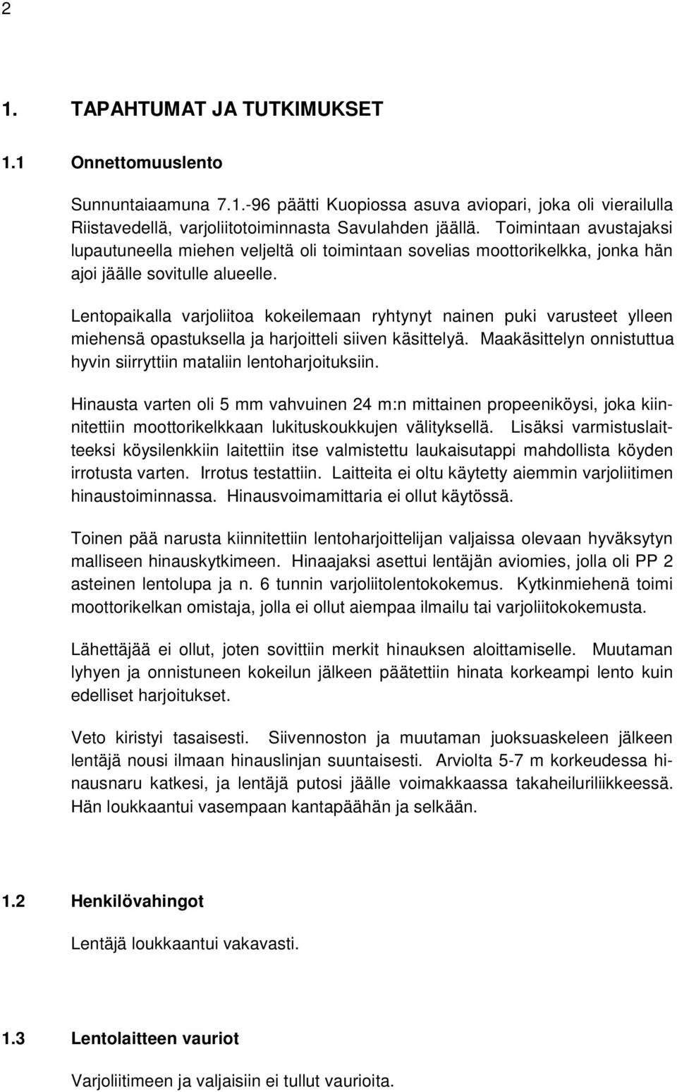 Lentopaikalla varjoliitoa kokeilemaan ryhtynyt nainen puki varusteet ylleen miehensä opastuksella ja harjoitteli siiven käsittelyä.