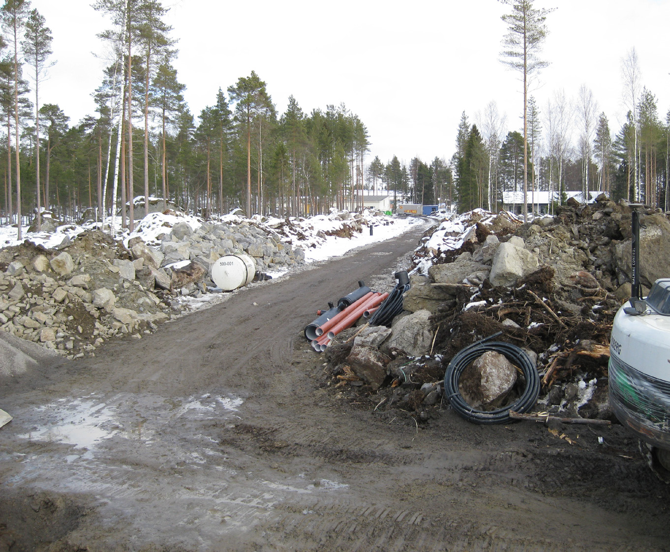 Från planläggning till genomförande Kaavoituksesta toteutukseen Förverkligandet av ett område som grundar sig på detaljplan kan starta när detaljplanen vunnit laga kraft.