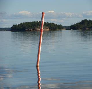 Turvavesimerkki c) Liikut pimeässä ja edessä on alus josta näkyy oheisen kuvan mukaiset valot. Mikä alus on kyseessä?