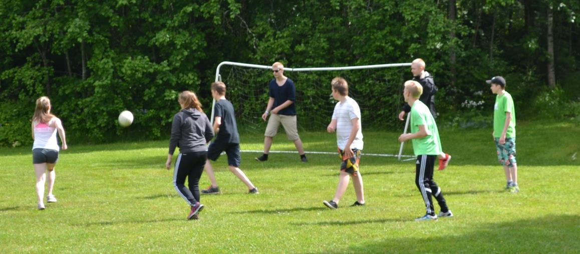 omat rippikoulut Niinirannan leirit Valkealan omat rippileirit pidetään Lappalanjärven rannalla Niinirannassa.