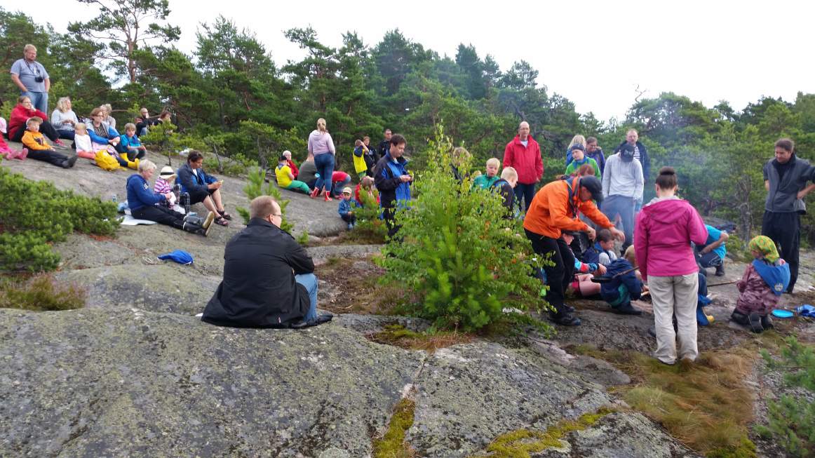 Seikkailijat ja Tarpojat Jussi Salonen Purjehduskärpänen oli koko lippukunnalle tarkoitettu kesäleiri, joka järjestettiin Rymättylässä Ajolanrannassa.