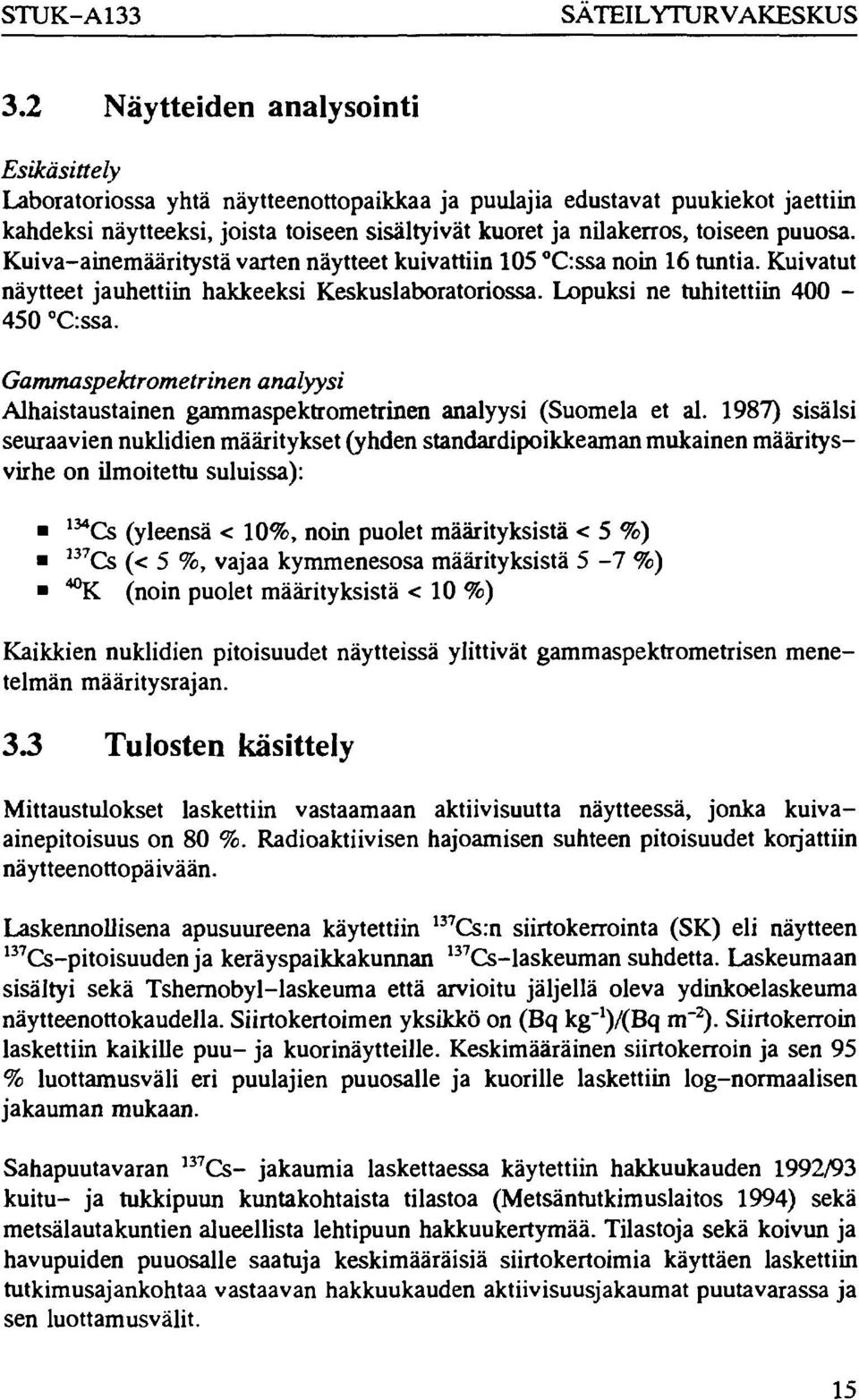 puuosa. Kuivaainemääritystä varten näytteet kuivattiin 105 C:ssa noin 16 tuntia. Kuivatut näytteet jauhettiin hakkeeksi Keskuslaboratoriossa. Lopuksi ne hihitettiin 400 450 C:ssa.