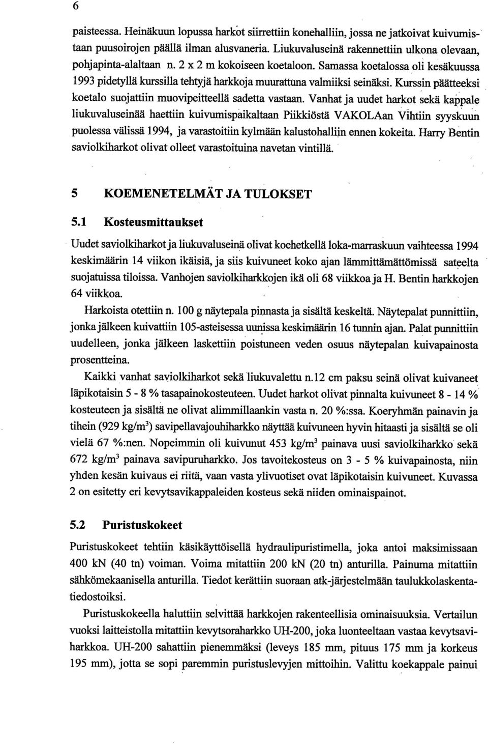 Kurssin päätteeksi koetalo suojattiin muovipeitteellä sadetta vastaan.