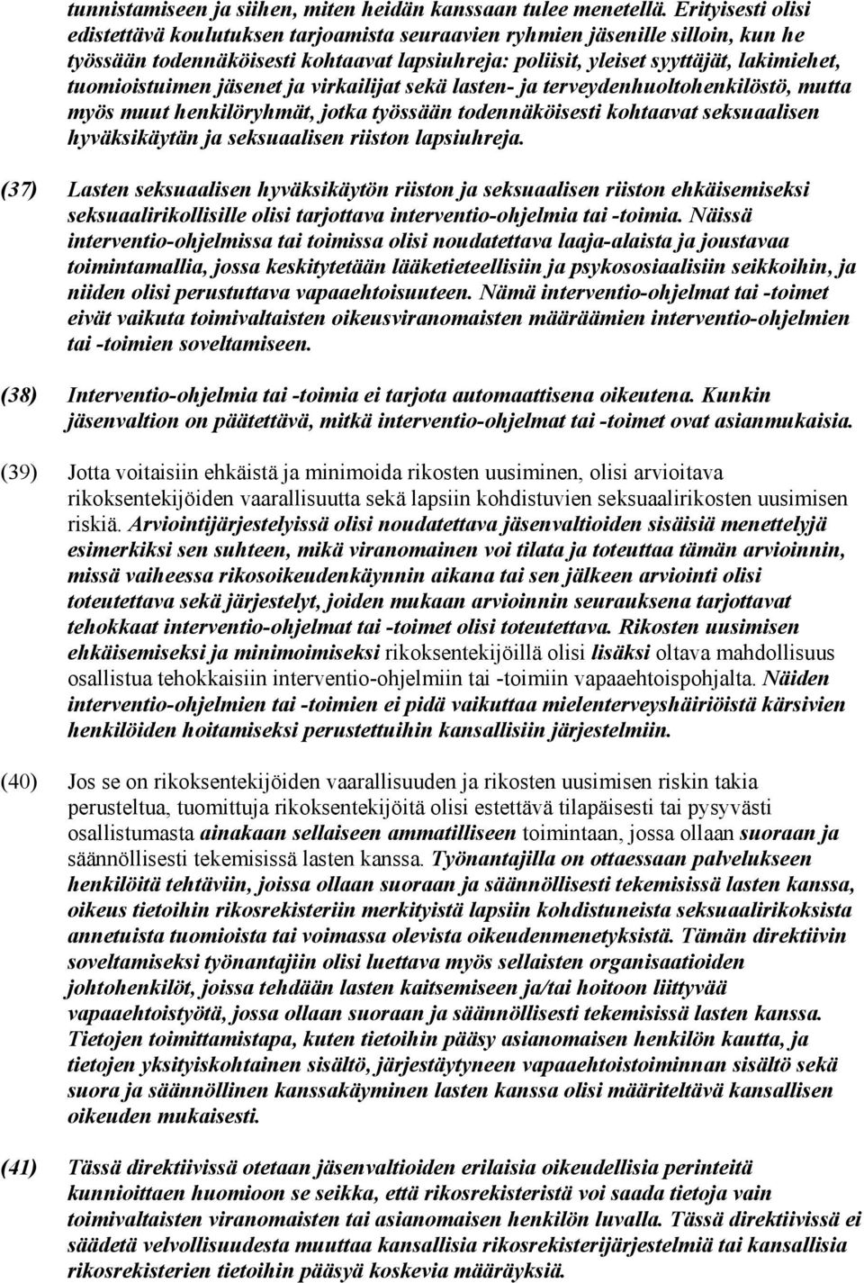 tuomioistuimen jäsenet ja virkailijat sekä lasten- ja terveydenhuoltohenkilöstö, mutta myös muut henkilöryhmät, jotka työssään todennäköisesti kohtaavat seksuaalisen hyväksikäytän ja seksuaalisen